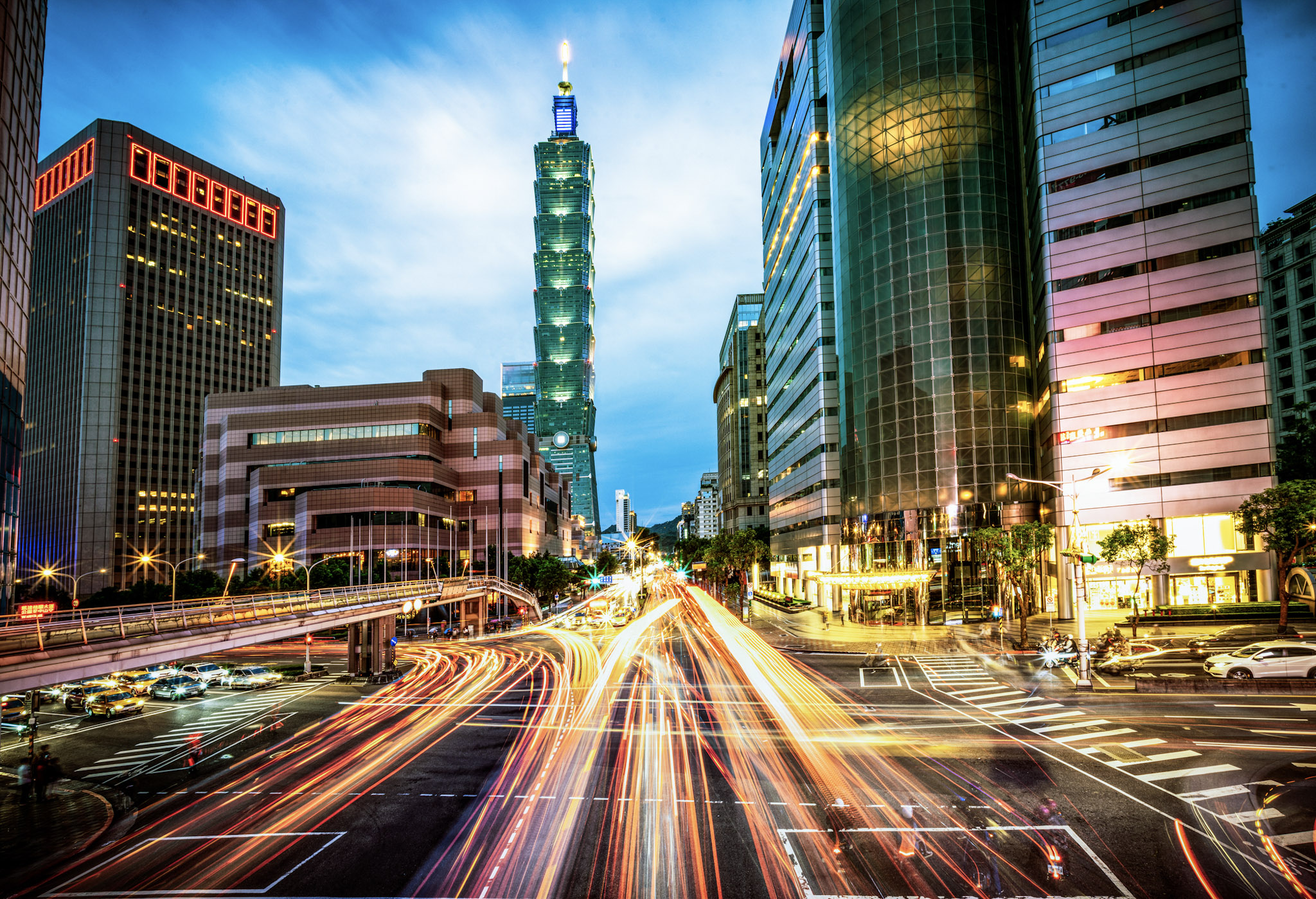 Traffic in a high speed velocity over a night city