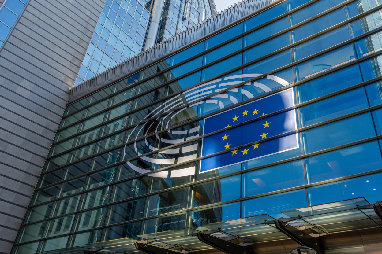 European Parliament building with EU flag symbolizing cloud sovereignty policy and digital regulation